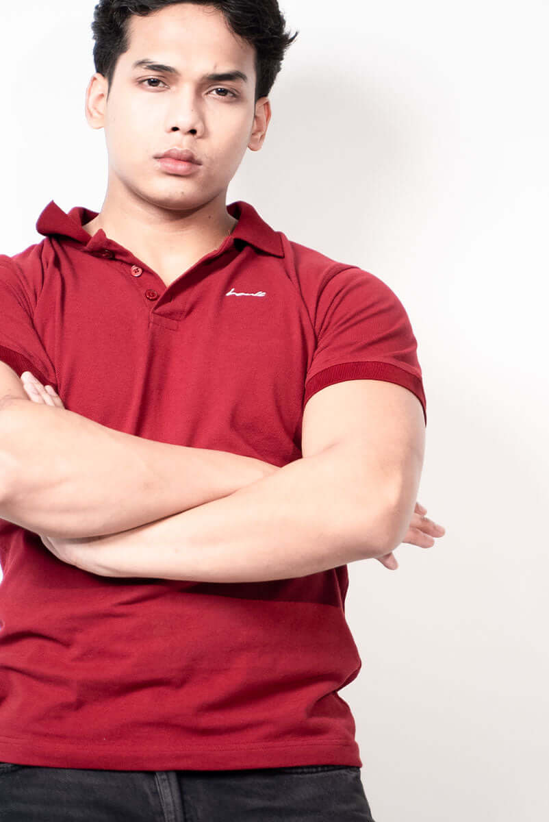 Red bio-washed polo shirt with classic collar by Hault